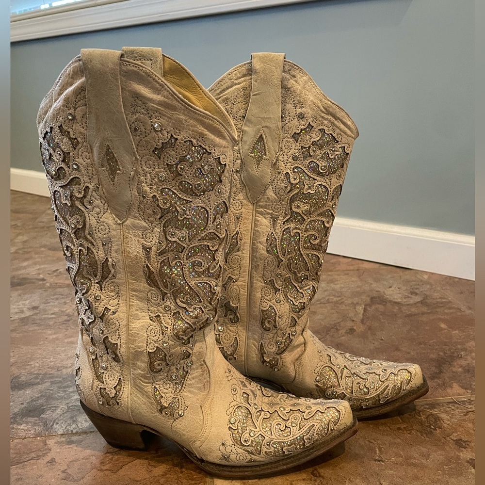 Corral Cream and Silver Embroidered Heeled Boots - Picture 3 of 8